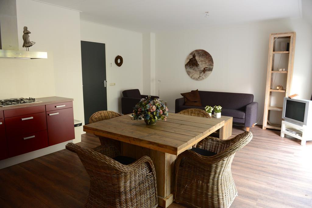 Appartementen Verhuur De Trijehoek Stiens Exterior foto