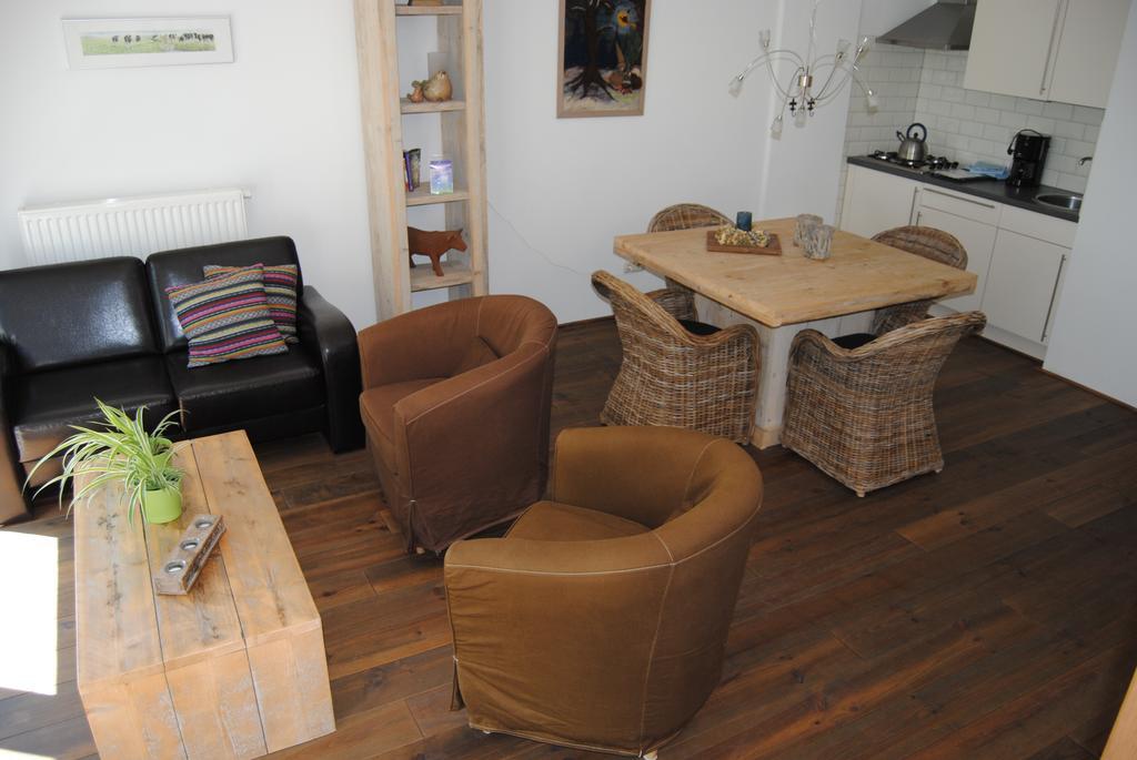 Appartementen Verhuur De Trijehoek Stiens Exterior foto